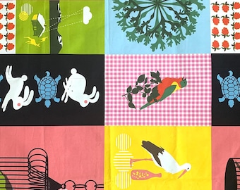 Speelse katoenstof IKEA, Lotta Kuhlhorn Design, bekledingsstof, patroon in Scandinavische stijl
