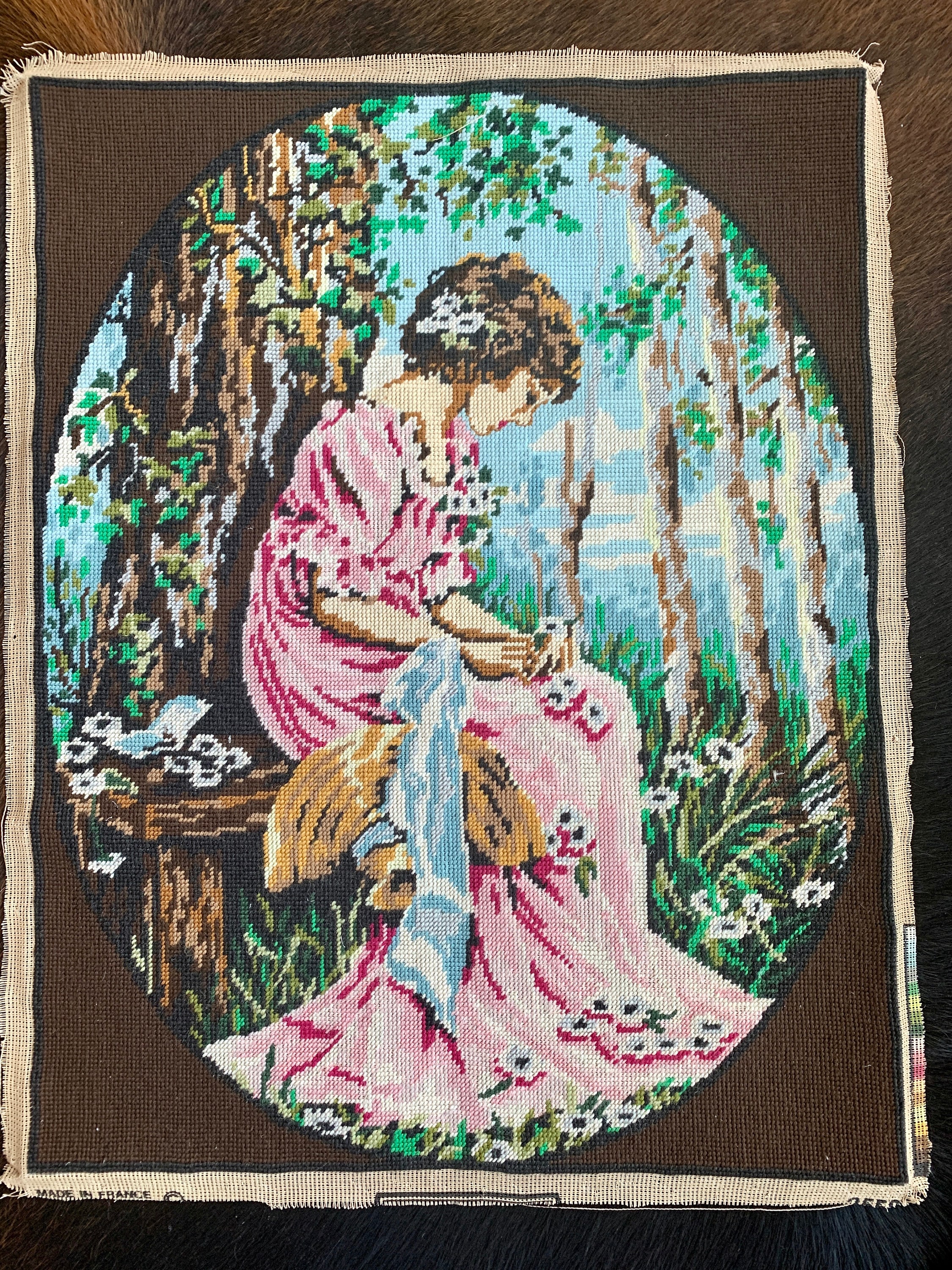 アンティークカメオ イタリア 洗濯物を運ぶ女性 人物風景画 ボビン編刺繍レース付 Vintage hand made Needlepoint Tapestry: Rococo Lady in Garden, 70s