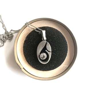 Vintage, Karl Laine, Finnfeelings,  silver pendant with silver chaing,  modern design, timeless