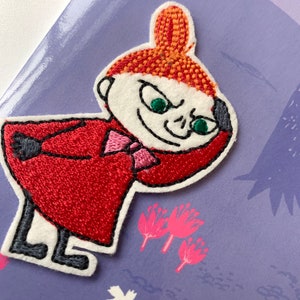 Mumin, Klappkarte, Little My mit Aufnäher