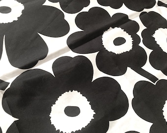 Marimekko, "pikku Unikko" - flower pattern, cotton piece of fabric, black and white colours