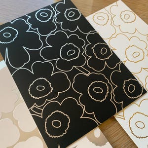 Intemporel, motif Marimekko Unikko, lot de cartes postales de Finlande