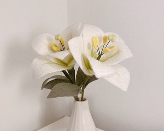 Pequeños tallos de flores de fieltro de lirio de Pascua hechos a mano - regalo presente, decoración del hogar, Pascua, flor de nacimiento de mayo