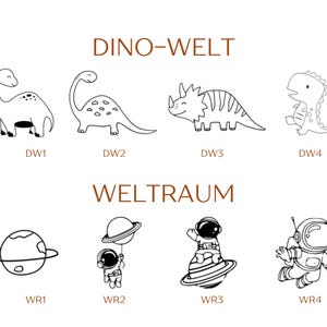 Pu&ograve; includere: Una collezione di icone in arte lineare nera disposte su due righe. La riga superiore etichettata DINO-WELT presenta quattro illustrazioni di dinosauri etichettate da DW1 a DW4. La riga inferiore etichettata WELTRAUM mostra quattro icone spaziali.