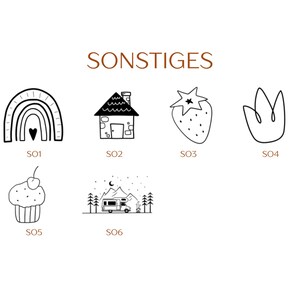 Pu&ograve; includere: Una collezione di sei icone in linea nera etichettate da SO1 a SO6 sotto l'intestazione SONSTIGES. Le icone raffigurano un arcobaleno con un cuore, una casa, una fragola, un tulipano, un cupcake con una ciliegia e un camper in montagna.