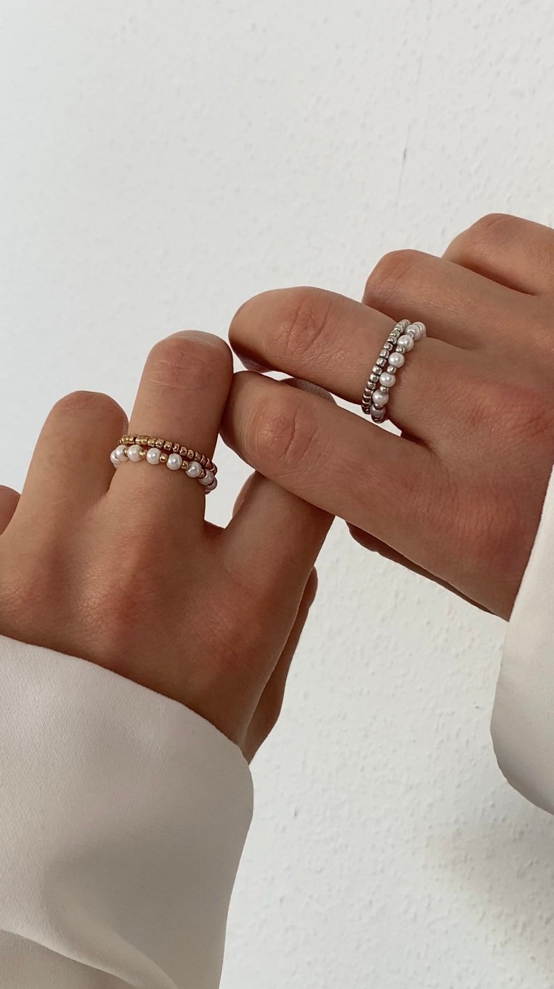 Perlenringe weiß silber minimalistisch Schmuck Boho Geschenk Geschenkidee Freundin Frau Muttertag Valentinstag Bild 3