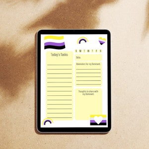 Peut inclure: Une tablette numérique affichant un planificateur jaune et blanc avec un motif de drapeau violet, blanc et jaune. Le planificateur comprend des sections pour "Tâches du jour", "Rappels pour mon Dominant" et "Pensées à partager avec mon Dominant".