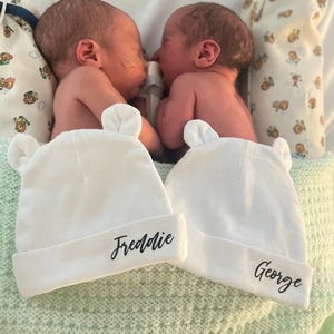 Gepersonaliseerde babymutsje, nieuwe babymutsje, cadeau voor pasgeborene, babynaam ziekenhuismutsje, babycadeau jongen, cadeau meisje baby, babyshower, cadeau babyshower
