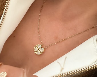 Collier magnétique quatre coeurs pendentif trèfle "MIJU"