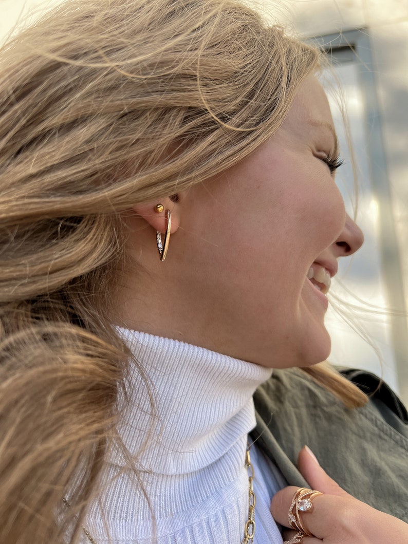 Boucles d'oreilles créoles avec pierres de zircone résistantes à l'eau AURELLA image 5