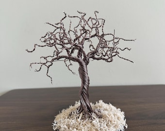 茶色のワイヤーツリー彫刻、苔のオーナメント、生命の樹