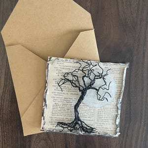 Um cartão de felicitações da Árvore Negra da Vida com Lua, Arte em Arame, Árvore Bonsai, Simpatia, Melhoras, Aniversário ou Qualquer Dia em que Você Precisa Dizer Eu Te Amo