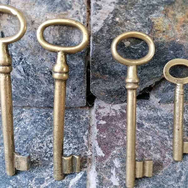 Vintage brass key. Collectable key.