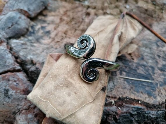 Vintage Napkin Rings. Metal Napkin Ring Holder. Set of Four Iron