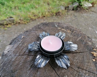 Flower shaped iron candle holder. Metal tea light flower candlestick holder.