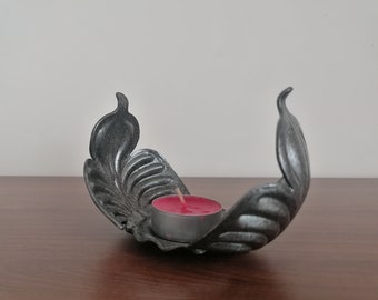 Flower shaped iron tealight holder. Iron tealight stand.