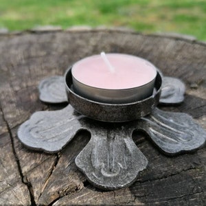 Iron flower shaped candle holder for tealight. Metal holder for tealight candle. Snowflake candleholder.