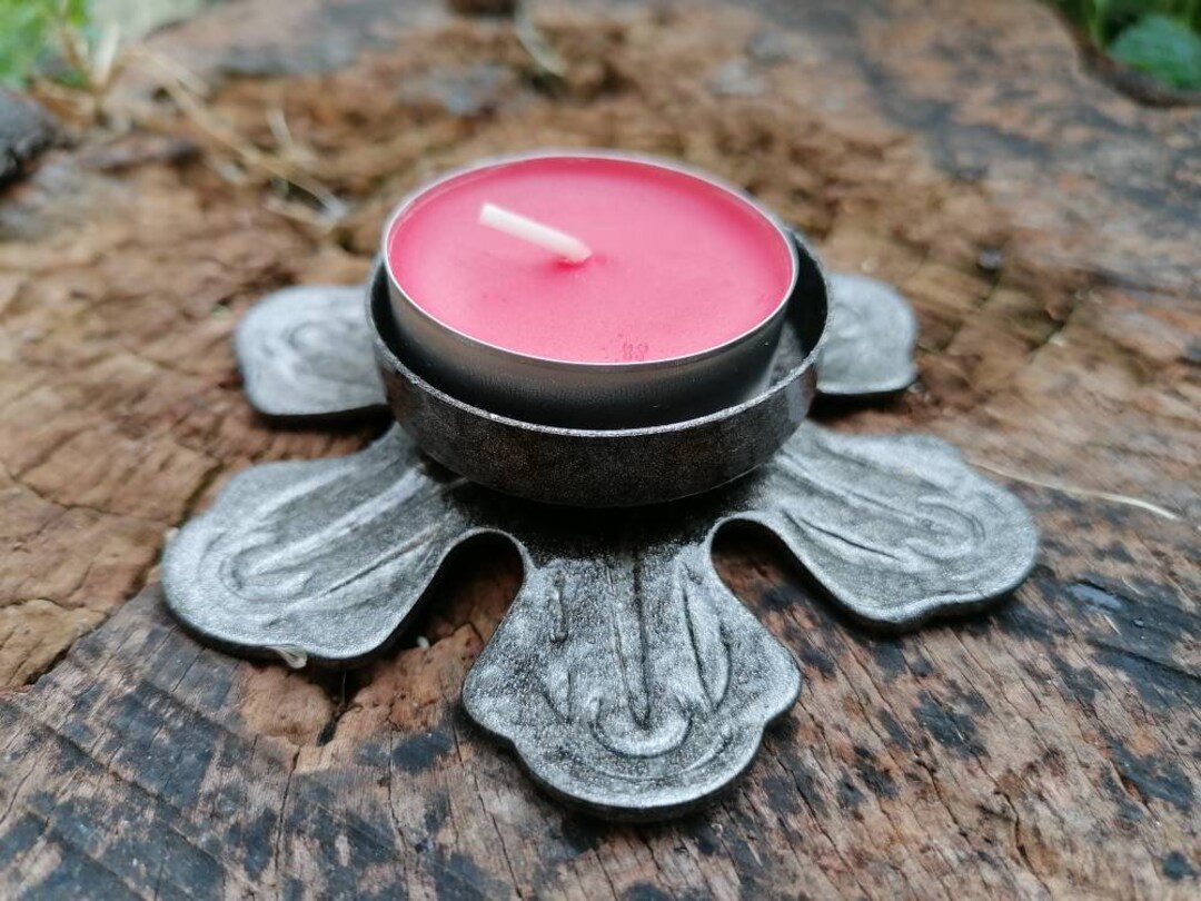 Iron Flower Shaped Candle Holder for Tealight. Metal Holder for