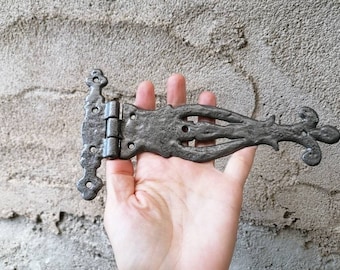 Iron Tee Hinges Set: Rustic Door Hardware