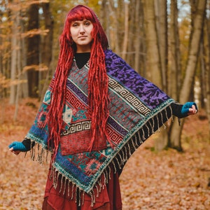 Pixie Färgglad Kappa Hippie Festival Spetsig Huva Poncho Lång Huva Poncho med Fickor Fe Cosplay Poncho Varm Vinterponcho Unisex
