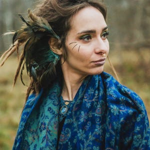 Coperta da meditazione etnica con scialle indiano oversize con motivo paisley blu e motivi floreali, scialle avvolgente yoga hippie boho