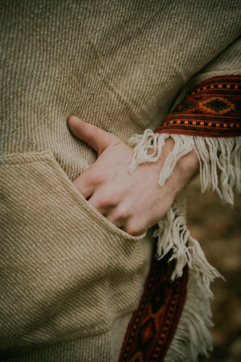 Himalaya-Handloom-Poncho mit ethnischen Mustern, Kapuzenumhang, Hippie-Boho-Festival-Yoga-Poncho Bild 4