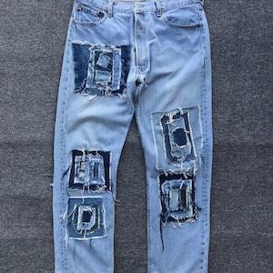 VINTAGE ANNI '90 LEVIS 501 LIGHTWASH Jeans effetto usurato Patchwork Levis Jeans strappati Levis Vintage Jeans Bottone 524 Made in USA W33x29.5/Levis Grunge