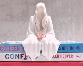 Figura de la Parca del folclore eslavo: Taza de té rosa, decoración gótica para amantes de los libros