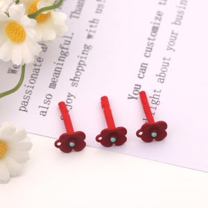 Red flower earrings with green center-floral stud earrings-alloy flower earrings-cute flower jewelry-gift for her-spring accessories SE0521