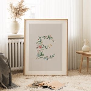 Arte de pared con inicial E floral en acuarela, arte de pared con inicial E para guardería, impresión artística para guardería, decoración de habitación con inicial E, impresión artística con inicial E en acuarela