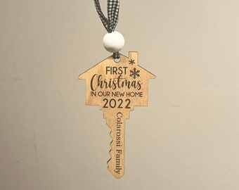 erste Weihnachten in unserem neuen Haus Schlüssel Ornament 2022 Geschenk Wohnungsgeschenk Familie Home Geschenk Holz Ornament personalisiert Realtor Geschenk