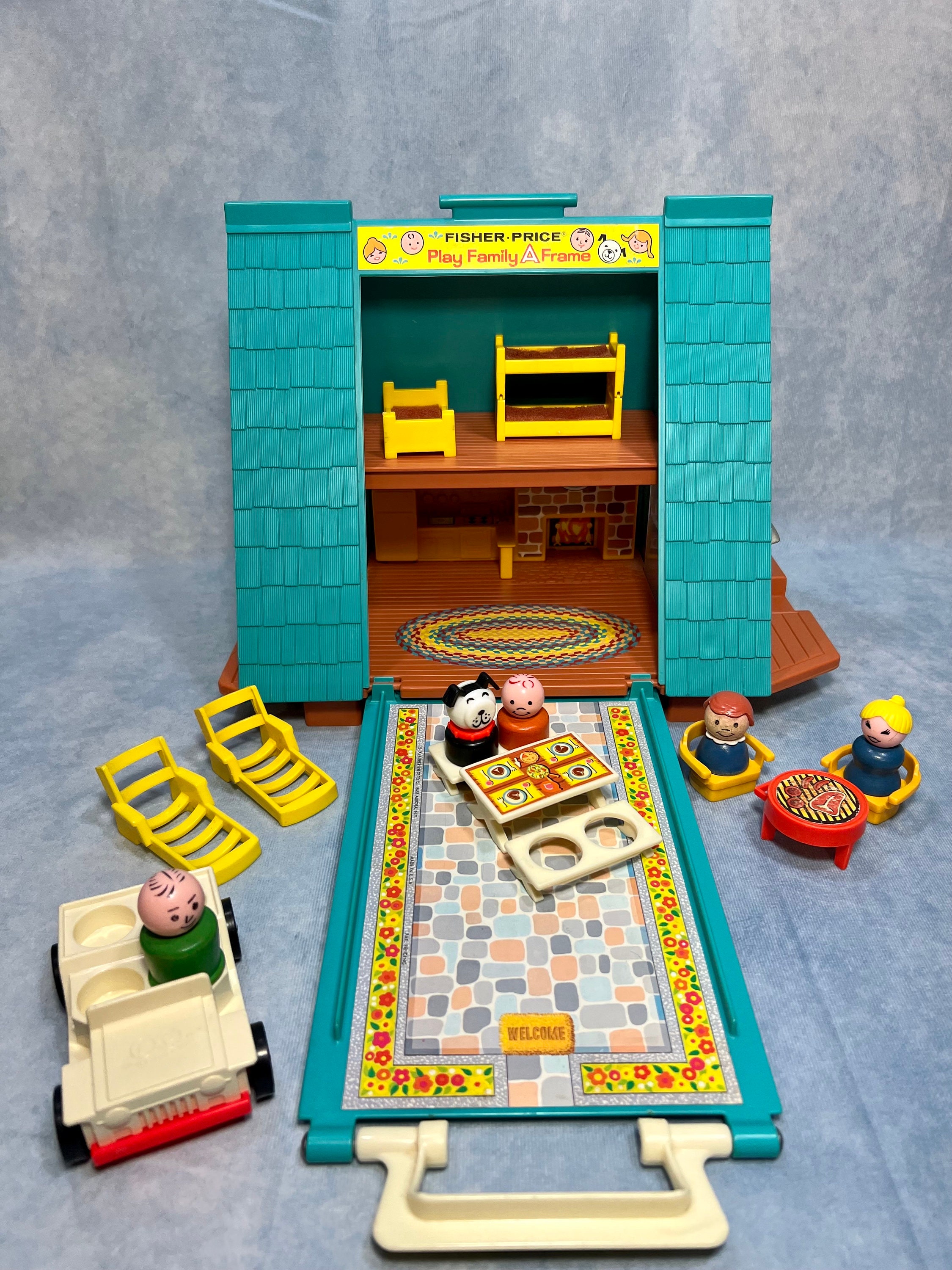 Vintage Fisher Price Little People A frame House 990 With
