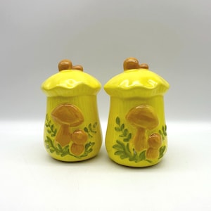 Mushroom Salt & Pepper Shakers, MCM, Kitschy Decor