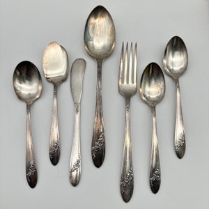 Tudor Plate Queen Bess II Pattern Assorted Silverware/Flatware, 7 pieces