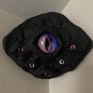 Mijn ooghoeken | Kleimonster kunst aan de muur | Hoekwandhanger Monster | Griezelig-ogenmonster | Kleiwezen | Wandsculptuur monster