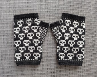 Halloween Skull Mitts - Knitting Pattern