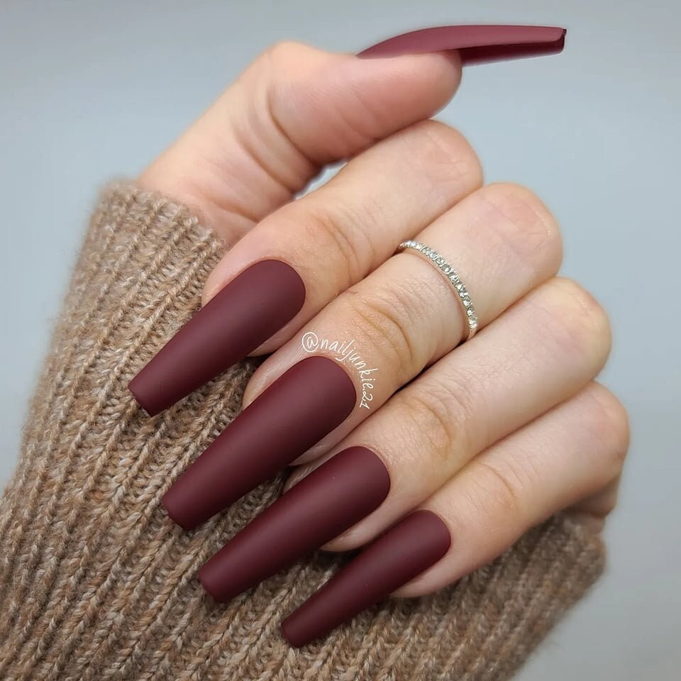 Maroon matte nails discount