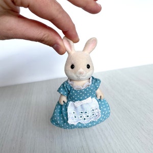 Sylvanian Families Pink Sparkle Rabbit Family Mother, RARE! In very good condition with original clothes and gold foot sticker, minor flaws