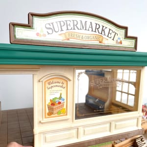 Vintage Sylvanian Families Supermarket, Retro Calico-supermarkt met tal van miniatuurvoedselartikelen zoals brood en producten!
