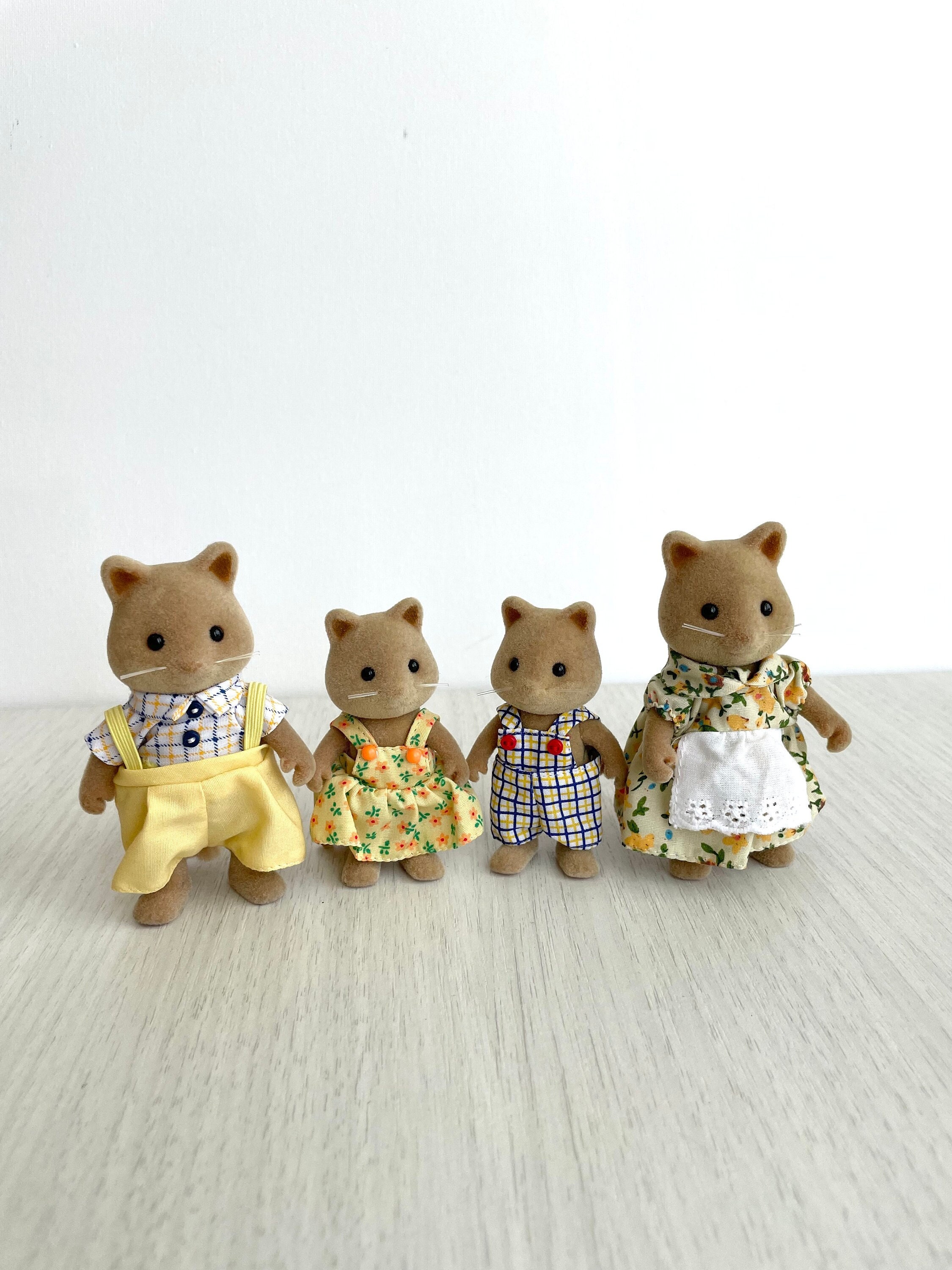 Honey Fox Family in Very Good Played With Condition, Sylvanian 
