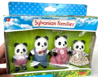 Familia de pandas de bambú vintage Sylvanian Flair completamente nueva en caja con desgaste, animales como nuevos y con manos abiertas para agarrar, coleccionable en caja