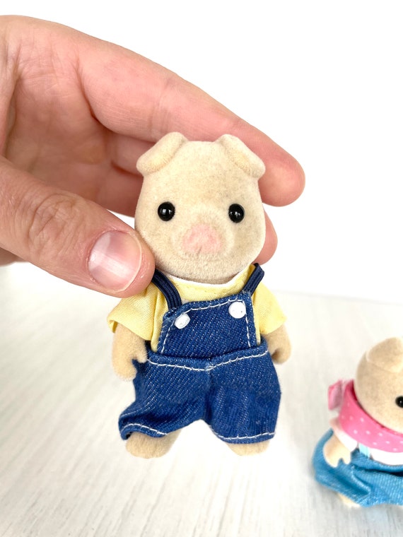 Calico Critters Grunt Pig Family in Good Played With Condition in Original Clothes. Discontinued and Highly Sought After Set Etsy Denmark