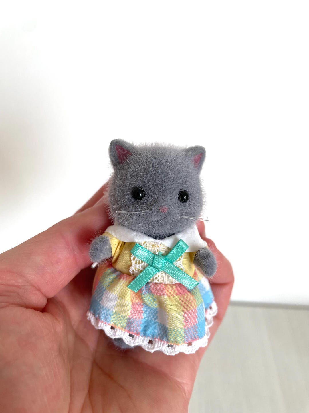 Calico Critters Persian Cat Figurine – Collectible Poseable Toy With