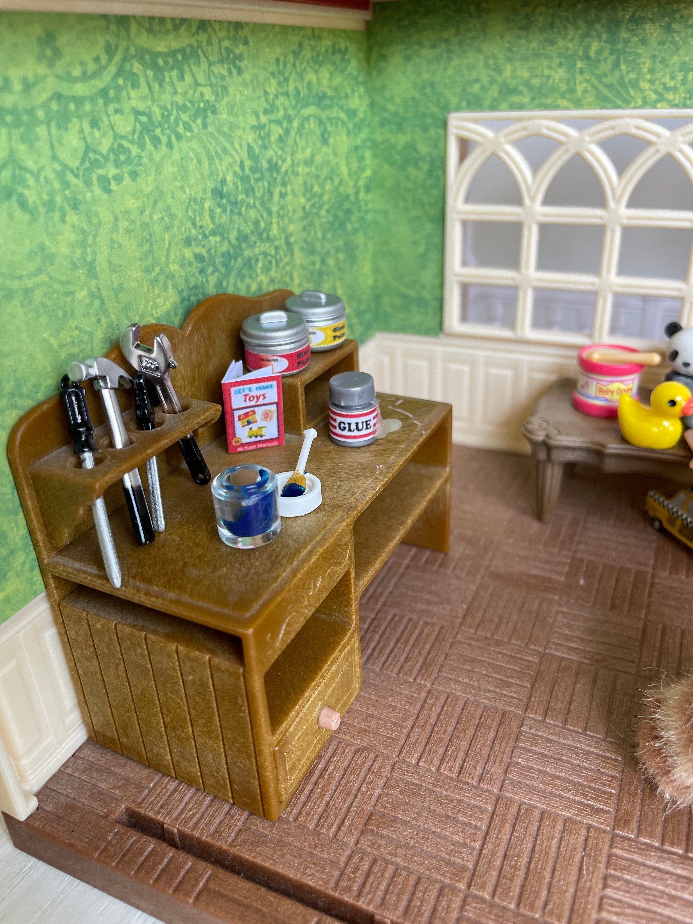 Calico Critters Toymaker Set With Custom Wallpaper Sweet Raspberry Home ...