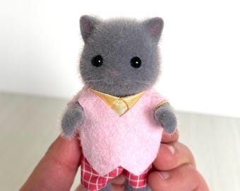 Grey Persian Cat Dad, Calico Critters Cute Animal Figurine for Dollhouse, Collectible Figurine, Perfect Gift for Cat Lovers!