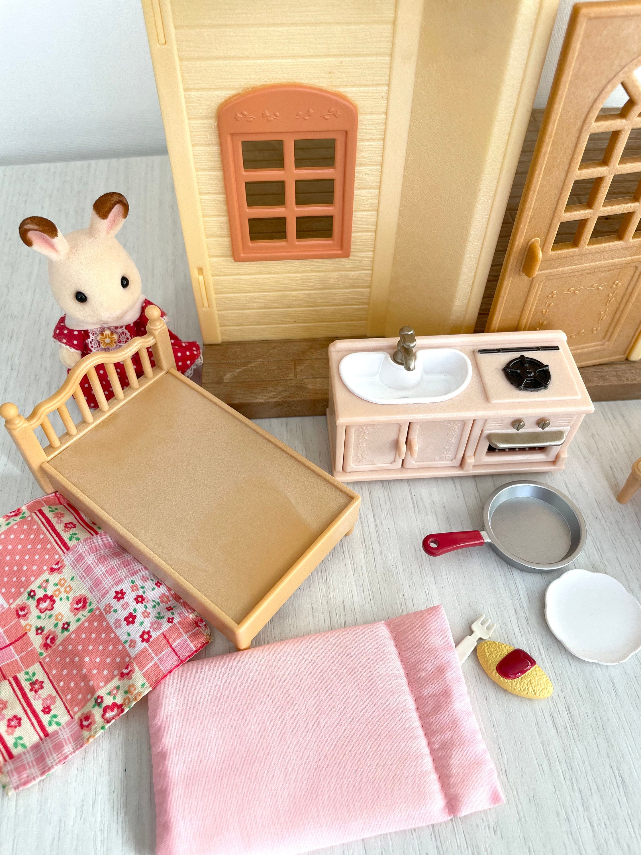 Maison Sylvanian Families Toit Rouge Avec Ascenseur - Calico Critters Du Japon - Neuf