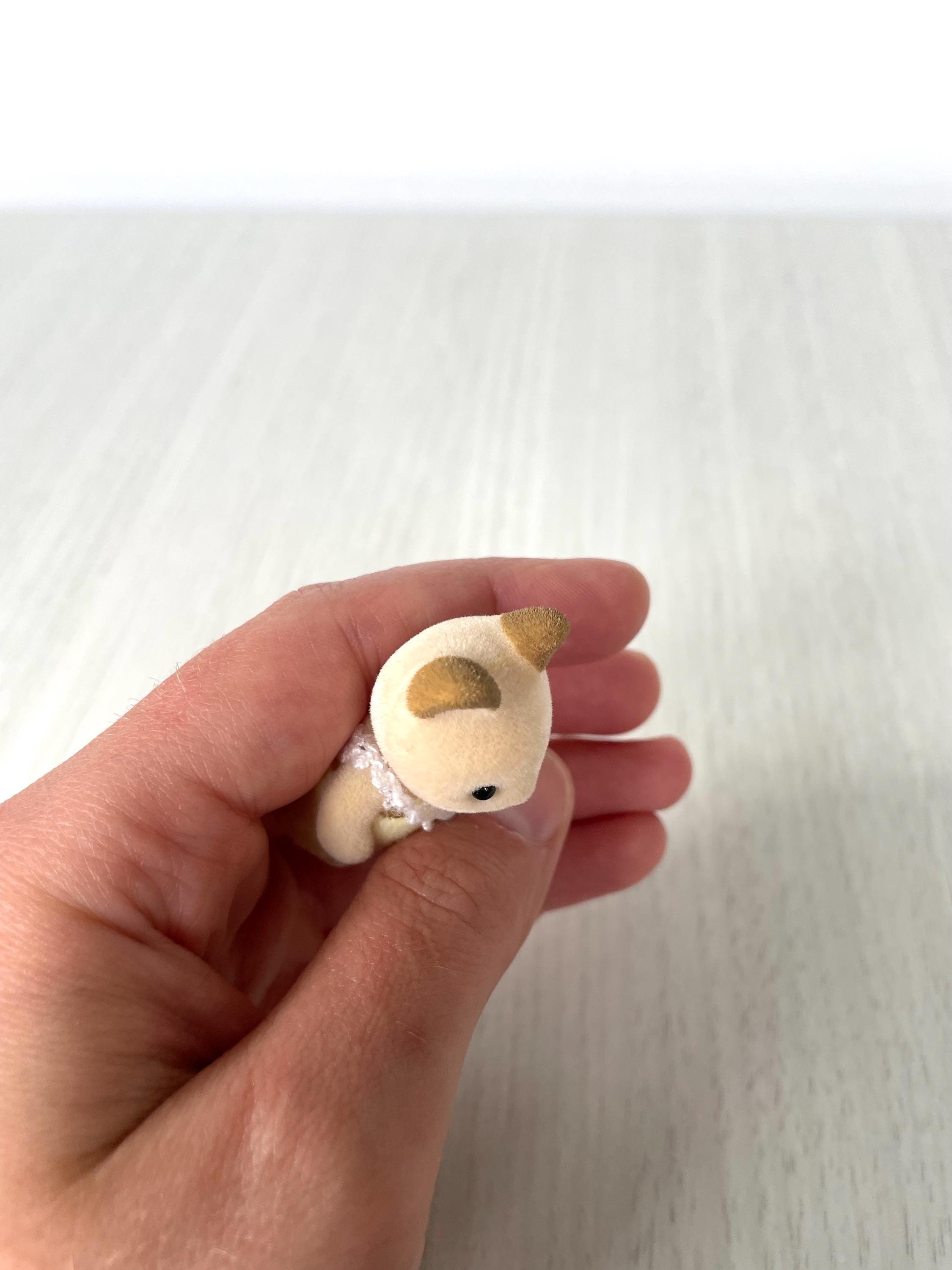 Sylvanian Families Cream Cat Baby, Keats Standing Baby With
