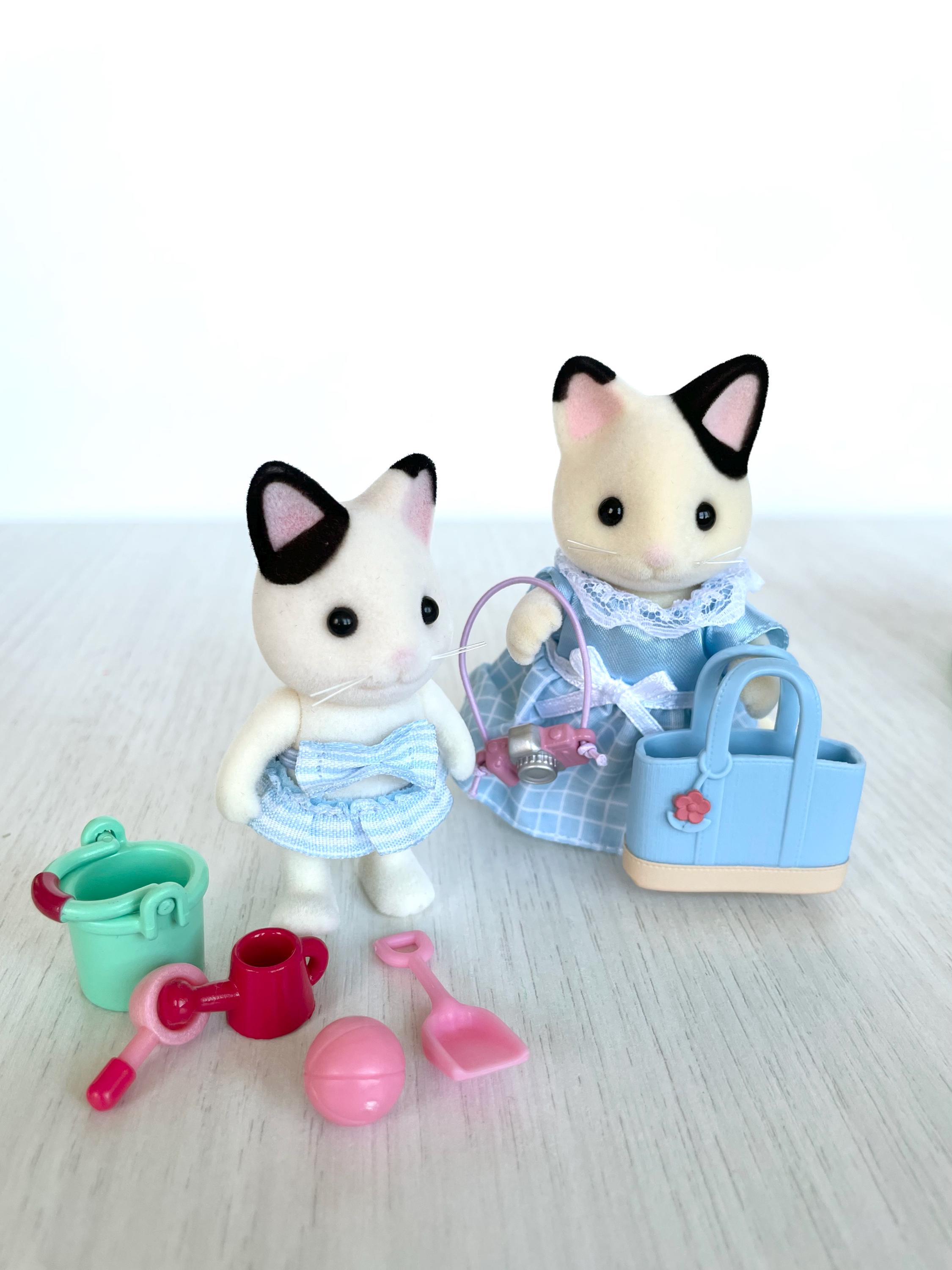 Calico Critters Tuxedo Cat Mom and Daughter Beach Theme