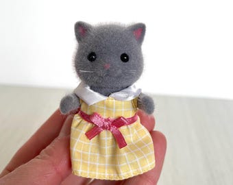 Gray Persian Cat Calico Critters Cute Animal Figurine for Dollhouse, Collectible Figurine, Perfect Gift for Cat Lovers, with little dress