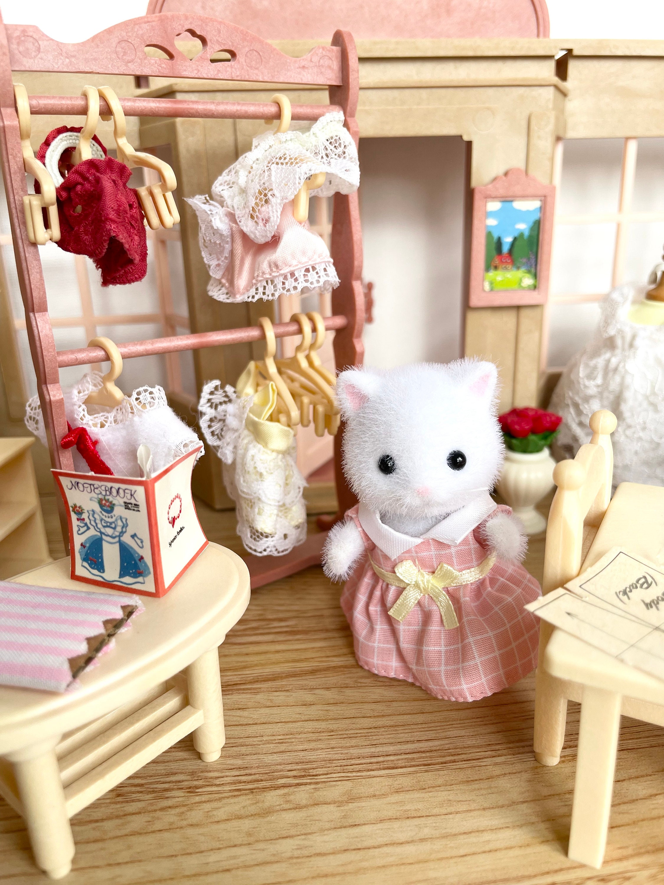 Set Accessori Moda Per Sylvanian Families – Vestiti E Outfit In Scala 1:12, Nuovo